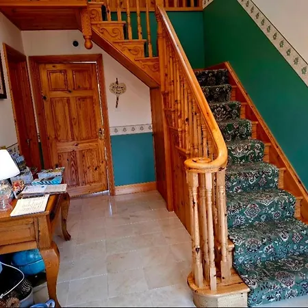 לינה וארוחת בוקר Avenue House 3*