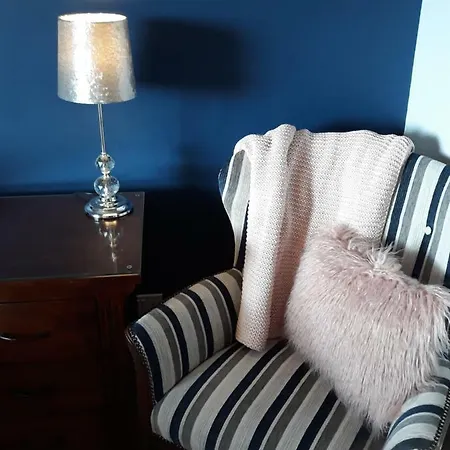 Avenue House 3*