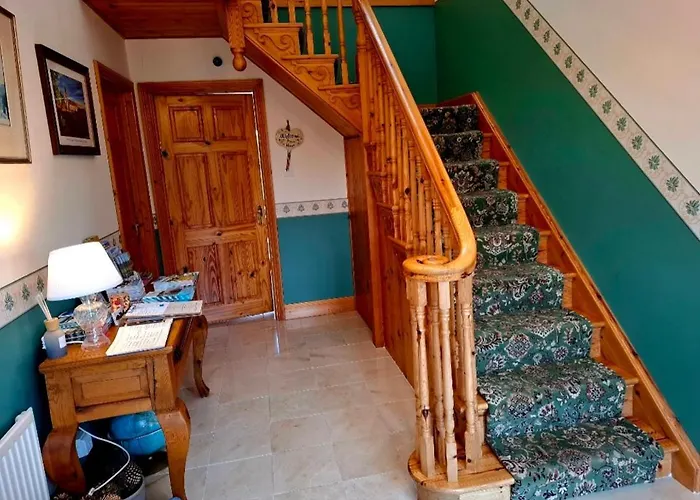 לינה וארוחת בוקר Avenue House 3*
